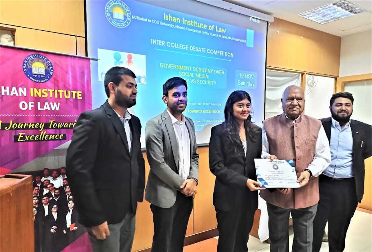 इंटर कॉलेज डिबेट प्रतियोगिता में विजयी प्रतिभागी हुए पुरस्कृत